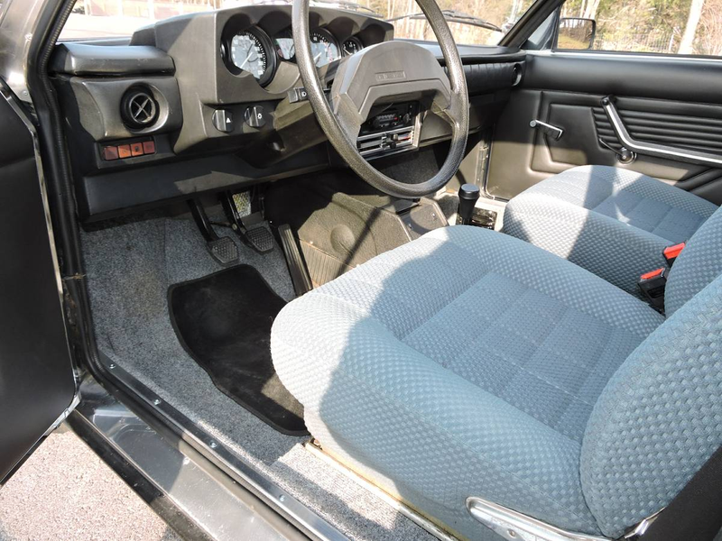 Illustration for article titled For $37,900, Would you Czech Out This 1989 Tatra 613?